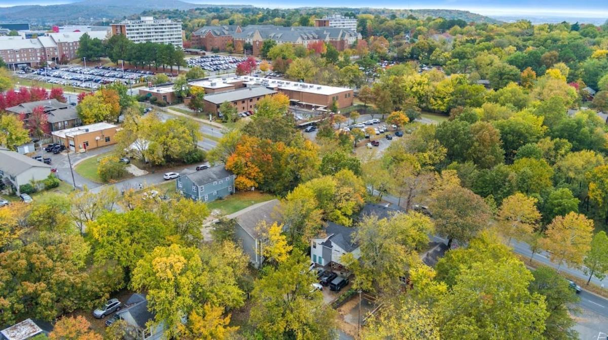 Little Red-Easy 1 2 Mi Walk To Uofa Campus Villa Fayetteville Exterior foto